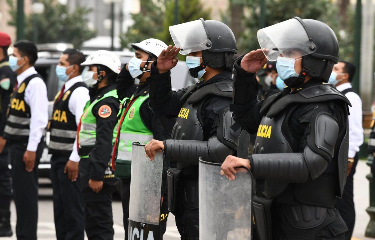 Qué carreras se pueden asimilar a la policía nacional PNP del Perú